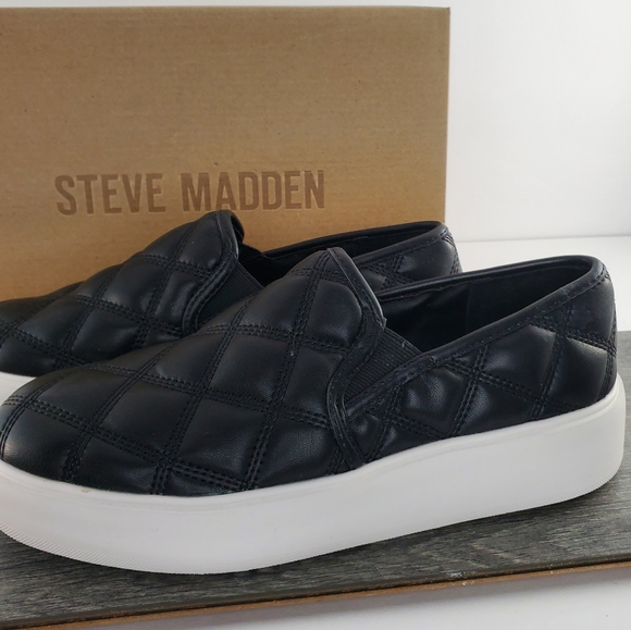 Steve Madden legacy, quilted black 8.5 shoes - Picture 6 of 7